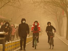 Sever íny vetn metropole Pekingu zasáhla písená boue, podle meteorolog...