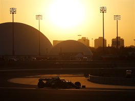 Lewis Hamilton z Mercedesu na okruhu v Sáchiru