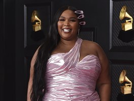 Lizzo na cenách Grammy (Los Angeles, 14. bezna 2021)