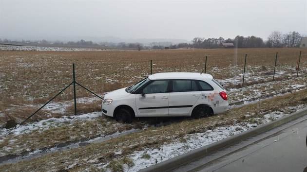 Na dálnici D1 mezi Lipníkem nad Bečvou a Hranicemi na Přerovsku havarovalo až 20 aut. 