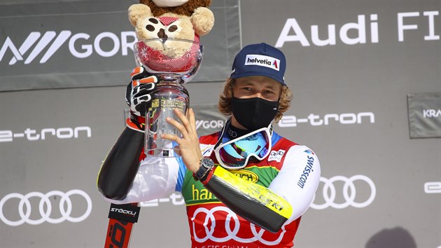 Švýcarský lyžař Marco Odermatt slaví vítězství v Kranjské Goře.