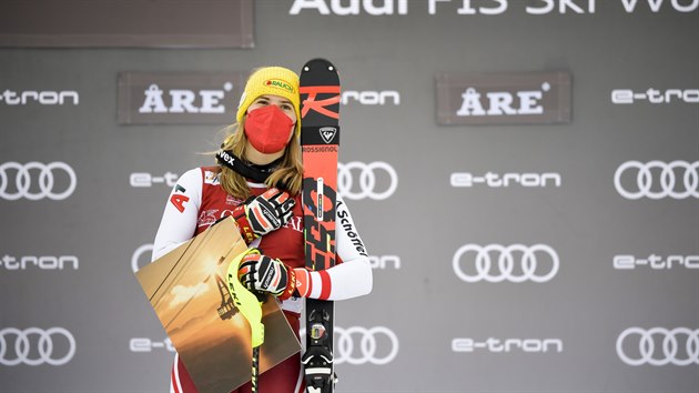 Rakouská lyžařka Katharina Liensbergerová slaví vítězství ve slalomu v Aare.