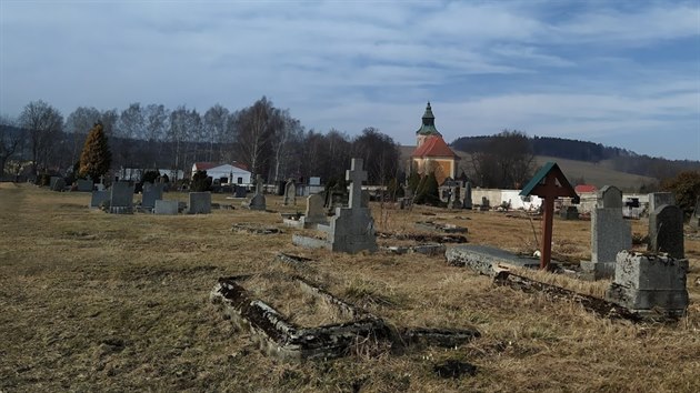 Hřbitov ve Starých Křečanech.