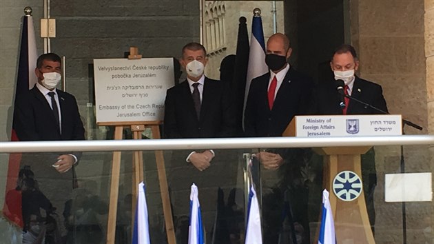 Slavnostn otevrn poboky esk ambasdy v Jeruzalm, na snmku je druh zleva premir Andrej Babi. (11. bezna 2021)