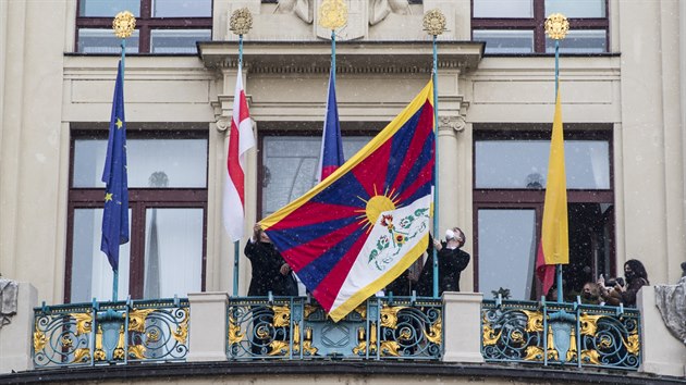 Vyven tibetsk vlajky. Praha Marinsk nmst (10.bezna 2021)