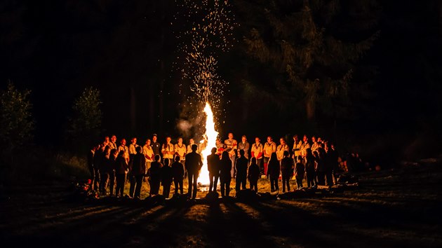 Táborové ohně jsou tradiční součástí skautů. (12. března 2021)
