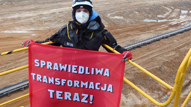 Aktivist Greenpeace obsadili rypadlo v Turw.