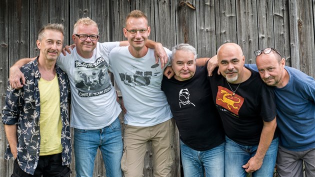 Kapela Mga a orp, Petr Fiala druh zleva