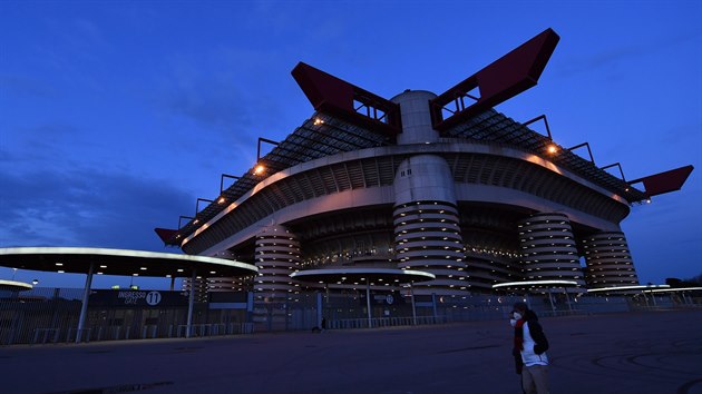 Pohled na stadion San Siro před zápasem Evropské ligy mezi AC Milán a Manchesterem United.