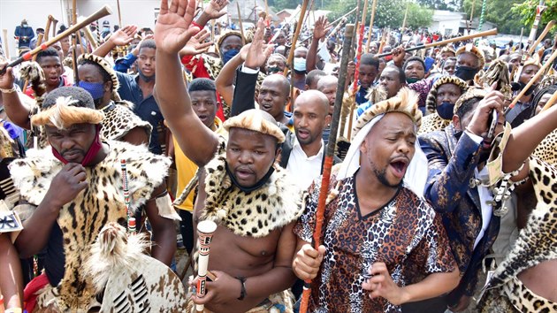 Jihoafričtí Zuluové pohřbili svého krále Goodwilla Zwelithiniho. (18. března 2021)