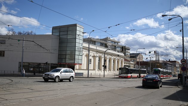 Křižovatka u kulturního centra Semilasso v Králově Poli patří k zásadním příjezdovým uzlům do celého Brna. (foceno v březnu 2021 v době před první etapou opravy)