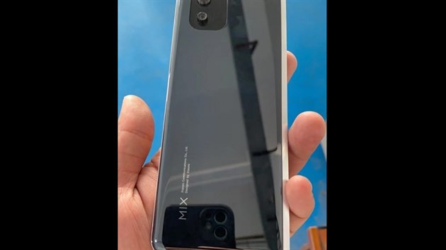 Prototyp skládacího smartphonu od Xiaomi