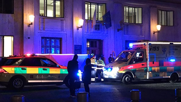 Mrtvý muž byl ve čtvrtek večer nalezen před budovou ministerstva zdravotnictví na Palackého náměstí v centru Prahy. (11. března 2021)