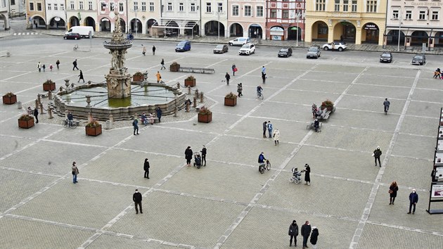 Orchestr Jihoeskho divadla bude hrt z eskobudjovick radnice jet dal ti tdny a do Velikonoc, vdy ve stedu od 13.30 hodin. Muzikanti vybrali pevn duchovn hudbu od jihoeskch autor ze 16. a 18. stolet.