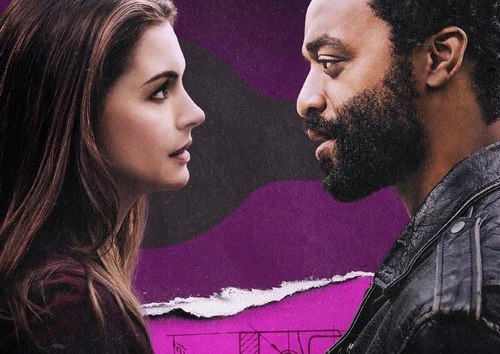 Anne Hathaway a Chiwetel Ejiofor ve filmu Lockdown