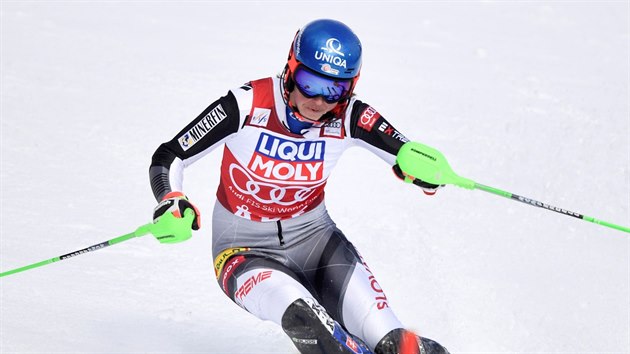 Slovenská slalomářka Petra Vlhová míří za triumfem v Aare.