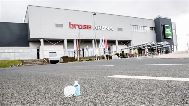 Hala basketbalovho Brose Bamberg poslouila i jako okovac centrum.