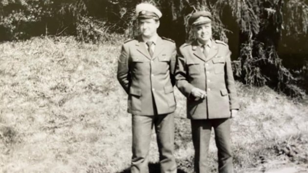 Vladimír Toman (vlevo) na archivním snímku. U dopravních policistů pracuje čtyřicet let. V současnosti je vedoucím odboru služby dopravní policie Krajského ředitelství Plzeňského kraje.