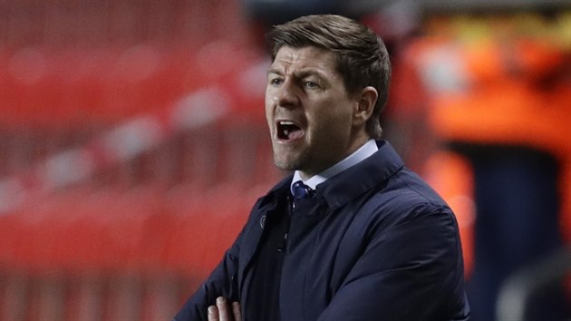 Steven Gerrard, trenr fotbalist Rangers, bhem utkn Evropsk ligy na Slavii.