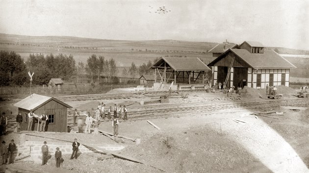 Stavba skladit uhl a vtopny v Netolicch, rok 1895