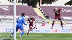 Simone Zaza z FC Turín skóruje proti Sassuolu.