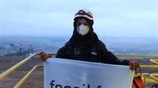Aktivisté Greenpeace obsadili rypadlo v Turów.