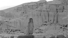 Socha velkého Buddhy v afghánském údolí Bámján ped tím, ne ji zniilo...