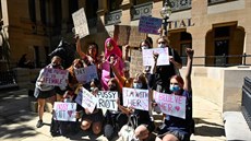 Protesty proti sexuálnímu násilí v Austrálii. (15. bezna 2021)