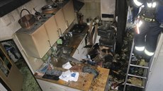Hasiči zasahují v bytě v Kollárově ulici v centru Plzně, který zachvátil požár....