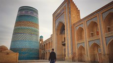 Nedokončený minaret v Uzbekistánu