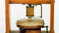Prototyp Bellova telefonu z roku 1876