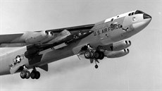 NB-52A posloužil jako mateřský letoun pro vynášení experimentálního raketového...