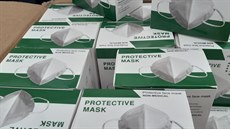 Pra��tí celníci zajistili 680 tisíc neozna�ených respirátor� z �íny. (16....