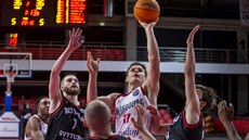 Jaromír Bohaík ze trasburku zakonuje na ko Lietuvos rytas Vilnius.