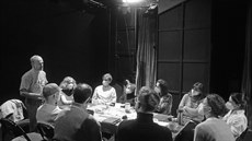 Reisér a choreograf Petr Zuska bhem zkouek Terapie v Dejvickém divadle