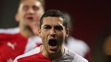 SLAVIA VEDE! Zálo�ník Nicolae Stanciu se raduje ze svého gólu do sít� Rangers.