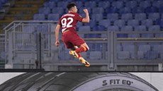 Stephan El Shaarawy z AS ím oslavuje svou trefu proti achtaru Donck.