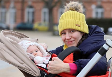 Pavla Janiová, hereka Západoeského divadla Cheb s dcerou Miladou.