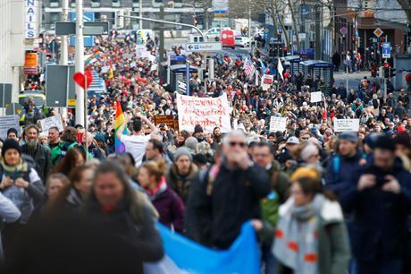 V nmeckém Kasselu se v sobotu selo na protestu proti restrikcím zavedeným...