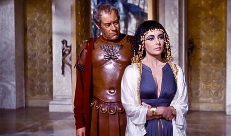 Elisabeth Taylorová ve své moná nejslavnjí roli jako Kleopatra