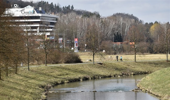 První jarní den vyběhli sportovci k řece Dřevnice ve Zlíně.