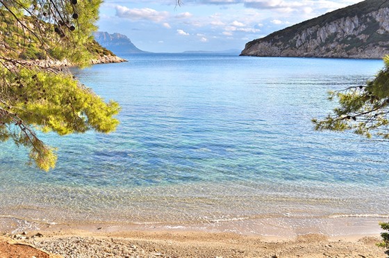 Záliv Cala Moresca u mysu Capo Figari