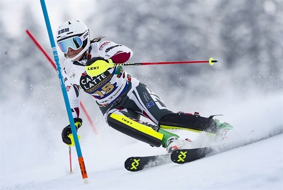 Martina Dubovská během prvního kola slalomu ve švýcarském Lenzerheide.
