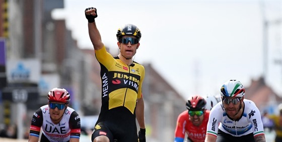 SUPERMAN. Wout van Aert a jeho triumf na Gent - Wevelgem.