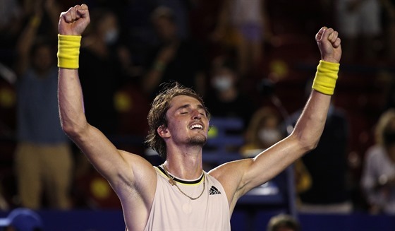 Německý tenista Alexander Zverev slaví triumf v Acapulcu.
