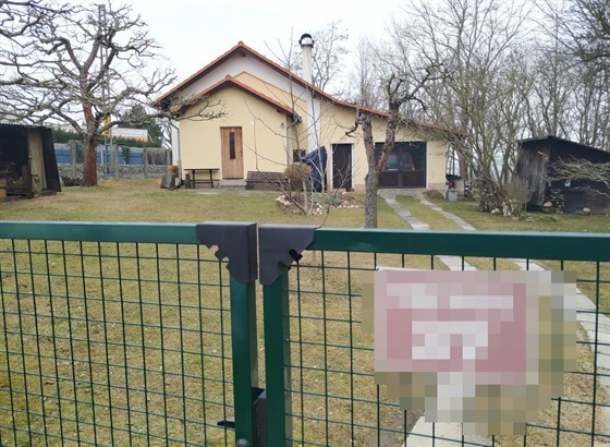 Majitel bývalého drážního domku ve Vochově na Plzeňsku zastřelil muže, který se...