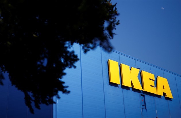 Nábytek IKEA vyráběli běloruští vězni, tvrdí organizace. Švédové už to zažili