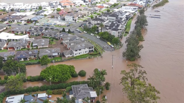 Přišly nejhorší záplavy za 50 let. Část Sydney se evakuovalo