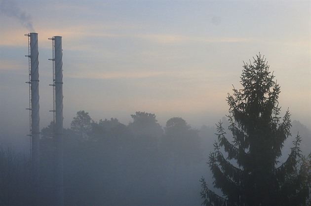 Česko zahalí mlha a nízká oblačnost, po teplém začátku týdne se ochladí