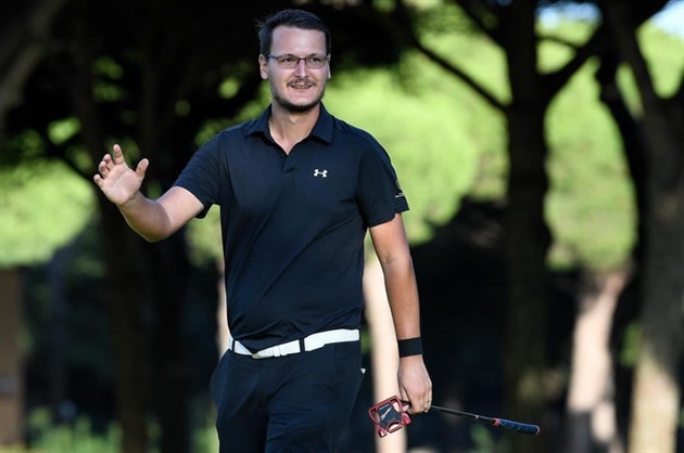 Český golfista Lieser je před finále turnaje  na Tenerife sedmdesátý